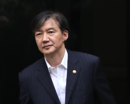 조국 “사법의 탈을 쓴 정치 개입”… 이재명 판결에 옥중서신으로 비판