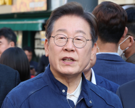 이재명 “피습 모의 제보 잇따라… 대인 접촉 중단, 양해 바란다”